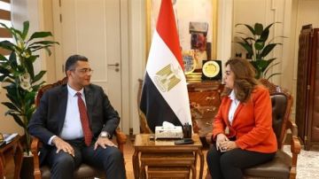 وزيرة التنمية المحلية تتابع مع محافظ البحر الأحمر عددا من الملفات الخدمية والمشروعات التنموية