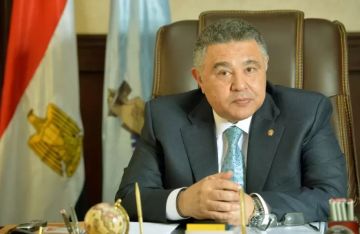 إجراءات قانونية و غرامة 100 ألف جنيه لسيارة تلقي مخلفات بالبحر الأحمر