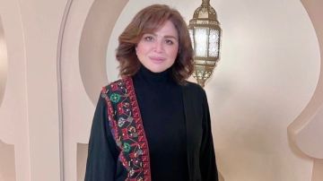 إلهام شاهين تخطف الأنظار بإطلالة رمضانية