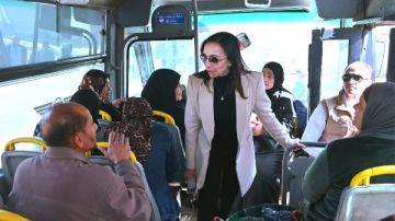 خلال جولة مفاجئة.. محافظ البحيرة تقرر خفض تعريفة حافلات الشركات لـ5 جنيهات خلال جولة مفاجئة.. محافظ البحيرة تقرر خفض تعريفة حافلات الشركات لـ5 جنيهات