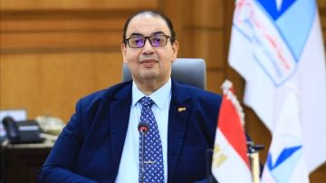 رئيس جامعة كفر الشيخ يهنئ عبد العزيز قنصوة بتوليه وزارة التعليم العالي رئيس جامعة كفر الشيخ يهنئ عبد العزيز قنصوة بتوليه وزارة التعليم العالي