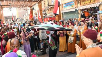 كرنفال استعراضي لـ 14فرقة للفنون الشعبية بمهرجان أسوان الدولي للثقافة بدورته الـ13 شاهد