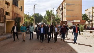 محافظ أسوان: تعديل مسار السيارات في منطقة مزلقان السيل القديم محافظ أسوان: تعديل مسار السيارات في منطقة مزلقان السيل القديم