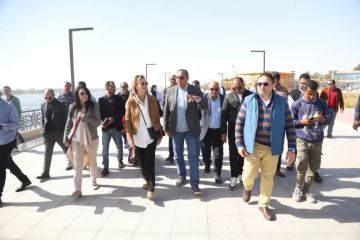 محافظ قنا وسفيرة الاتحاد الأوروبي يتفقدان كورنيش النيل ومعرض الحرف التراثية محافظ قنا وسفيرة الاتحاد الأوروبي يتفقدان كورنيش النيل ومعرض الحرف التراثية