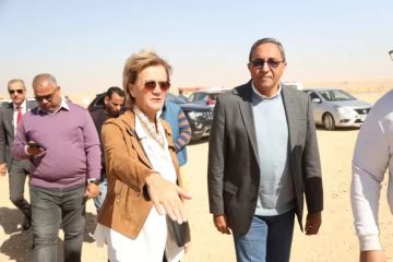 محافظ قنا وسفيرة الاتحاد الأوروبي يتفقدان مشروعات إدارة المخلفات الصلبة محافظ قنا وسفيرة الاتحاد الأوروبي يتفقدان مشروعات إدارة المخلفات الصلبة