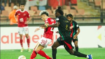 أول رد فعل رسمي من كاف بعد أحداث الشغب في مباراة الأهلي والجيش الملكي