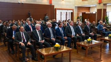 الجامعة الأمريكية بالقاهرة تحتفل بتخريج أول دفعة من خبراء إدارة سلامة العمليات في قطاع البترول