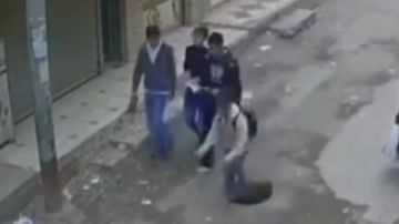 سقوط طالب داخل بالوعة صرف صحي بمغاعة في المنيا.. وحقيبته المدرسية تنقذه