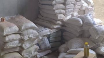 ضبط منشأة غير مرخصة لإنتاج وتعبئة الأسمدة والمخصبات الزراعية المغشوشة بالباجور بالمنوفية ضبط منشأة غير مرخصة لإنتاج وتعبئة الأسمدة والمخصبات الزراعية المغشوشة بالباجور بالمنوفية