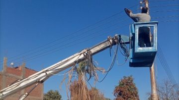 محافظ قنا:صيانة 850 كشافا لتحسين منظومة الإنارة بنجع حمادى