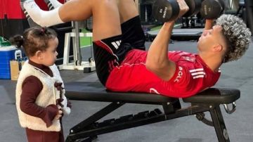 إلتزاما بالتعليمات.. إمام عاشور يخوض تدريبات منفردة بالأهلي بعد توقيع العقوبة