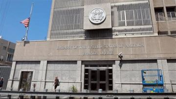 السفارة الأمريكية في إسرائيل تدعو موظفيها للمغادرة لأسباب السلامة