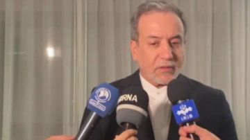 فريق التفاوض الإيراني يغادر إلى جنيف لعقد جولة محادثات جديدة مع أمريكا فريق التفاوض الإيراني يغادر إلى جنيف لعقد جولة محادثات جديدة مع أمريكا