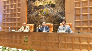 محافظ أسيوط يشدد على حسم مخالفات التراخيص ودعم الاستثمار وتسريع مشروعات الصرف والخدمات