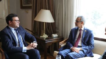 وزير الثقافة يناقش مع مدير الألكسو سبل تعزيز التعاون المشترك وزير الثقافة يناقش مع مدير الألكسو سبل تعزيز التعاون المشترك