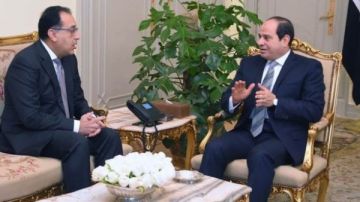 برئاسة مدبولي.. مصادر: الحكومة الجديدة تحلف اليمين الدستورية أمام الرئيس الأربعاء برئاسة مدبولي.. مصادر: الحكومة الجديدة تحلف اليمين الدستورية أمام الرئيس الأربعاء