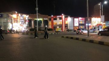 تكثيف أعمال النظافة الليلية ورفع المخلفات بحي شرق كفر الشيخ.. صور