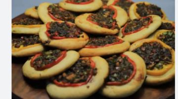 طريقة عمل فطائر الدجاج بدبس الرمان.. بمذاق لا يقاوم