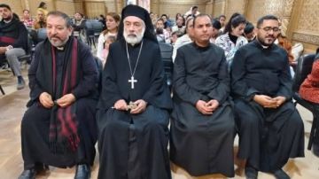 الأنبا باسيليوس يتفقد لقاء الأسر حديثي الزواج بمركز قانا الجليل للعائلة والحياة