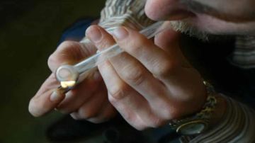 بعد حكم عدم دستورية تعديل جداول المخدرات.. أستاذ قانون يفجر مفاجأة بشأن مصير القضايا المتداولة والأحكام الصادرة