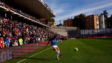 تأجيل مباراة رايو فاييكانو وريال أوفييدو بسبب سوء أرضية ملعب فاييكاس تأجيل مباراة رايو فاييكانو وريال أوفييدو بسبب سوء أرضية ملعب فاييكاس