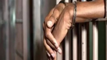 تحريات لكشف ملابسات اتهام عامل بالاعتداء على ابنته بالضرب في الجيزة تحريات لكشف ملابسات اتهام عامل بالاعتداء على ابنته بالضرب في الجيزة