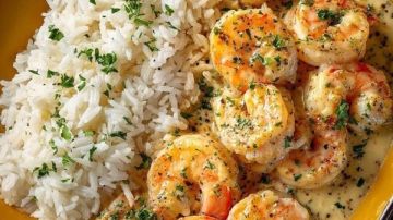 طريقة عمل جمبري بالثوم الكريمي مع أرز أبيض