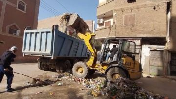 محافظ أسيوط:رفع أكثر من 200 طن مخلفات بمنفلوط