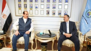 محافظ أسيوط يلتقي نائب وزير الصحة خلال زيارته المحافظة ويبحث سبل دعم المنظومة الصحية.. تفاصيل