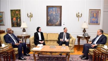 وزير الخارجية يجتمع مع السادة نوابه.. ويؤكد تكامل الأدوار لدعم أولويات السياسة الخارجية المصرية