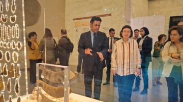 وزيرة الثقافة اليونانية تزور المتحف القومي للحضارة المصرية