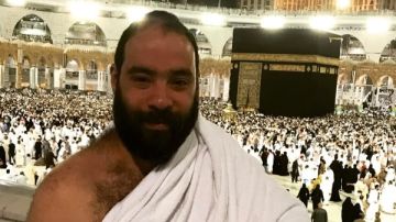 تريند السوشيال ميديا .. الفنان وائل عوني يكشف حقيقة اعتناقه الإسلام القصة الكاملة