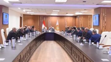 وزير العمل يلتقي مع قيادات اتحاد العمال.. ويؤكد: بابي مفتوح للجميع