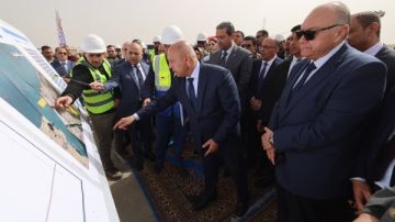 وزير النقل يتابع ميدانيا معدلات تنفيذ المشروعات الجاري تنفيذها بميناء دمياط صور وزير النقل يتابع ميدانيا معدلات تنفيذ المشروعات الجاري تنفيذها بميناء دمياط صور