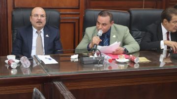 وكيل إسكان النواب يبحث مع محافظ سوهاج حل مشكلات المستشفيات ومخالفات البناء وتقنين الأراضي