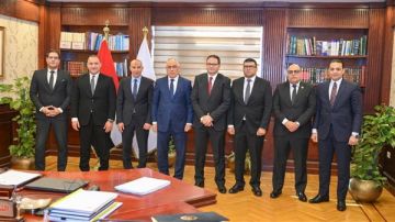 النائب العام يستقبل رئيس الاستئناف لنيابة استئناف القاهرة لعرض الكشوف ربع السنوية بدائرة نيابته النائب العام يستقبل رئيس الاستئناف لنيابة استئناف القاهرة لعرض الكشوف ربع السنوية بدائرة نيابته