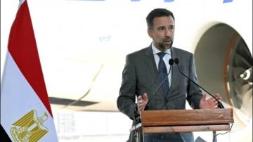 رئيس إيرباص بالمنطقة: طائرة A350 خطوة استراتيجية لتعزيز مكانة مصر كمركز عالمي للطيران رئيس إيرباص بالمنطقة: طائرة A350 خطوة استراتيجية لتعزيز مكانة مصر كمركز عالمي للطيران