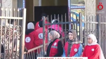 لحظة وصول الدفعة الثانية من العائدين إلى معبر رفح.. فيديو وصور