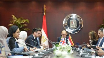 مصر وبريطانيا تبحثان شراكة اقتصادية أعمق وتوسع الاستثمارات الخضراء