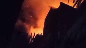 3 سيارات مطافئ.. السيطرة على حريق داخل منزل بالغربية