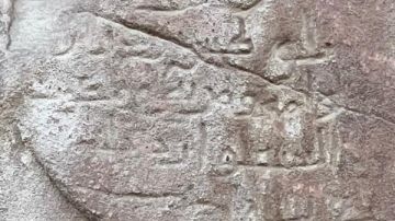 خبير آثار يكشف عن وثائق صخرية بسيناء لحجاج مصريين في طريقهم إلى جبل الشريعة شاهد