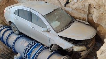 شاهد صورا صادمة لـ سقوط سيارة فى حفرة للصرف الصحى بمطروح شاهد صورا صادمة لـ سقوط سيارة فى حفرة للصرف الصحى بمطروح