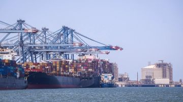 لأول مرة منذ إنشائه ميناء دمياط يستقبل أكبر حمولة بضائع عامة في تاريخه