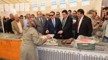 محافظ المنوفية يفتتح معرض أهلا رمضان لبيع السلع الغذائية بأسعار مخفضة بحي شرق شبين الكوم