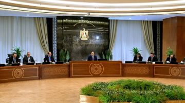 مدبولي: توجيهات من الرئيس السيسي بضرورة إدراج زيادة غير اعتيادية للمرتبات والأجور مدبولي: توجيهات من الرئيس السيسي بضرورة إدراج زيادة غير اعتيادية للمرتبات والأجور