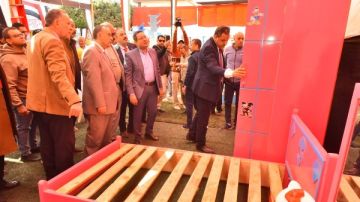 محافظ أسيوط يفتتح معرض تدوير المخلفات بمدرسة أبوتيج المهنية