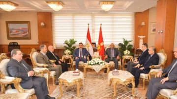 محافظ بورسعيد يستقبل مستشاري هيئة قضايا الدولة لتقديم التهنئة بمناسبة توليه مهام منصبه محافظ بورسعيد يستقبل مستشاري هيئة قضايا الدولة لتقديم التهنئة بمناسبة توليه مهام منصبه