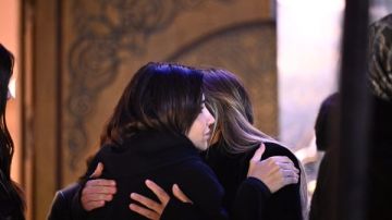 نجوم الفن يواسون مي عمر في عزاء والدها بالشيخ زايد.. صور