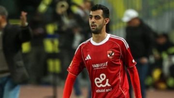 أشرف بن شرقي يدعم يوسف بلعمري بعد أول مشاركة له بقميص الأهلي