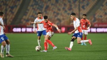 الأهلي ينهي الشوط الأول متقدما على سموحة بهدف مروان عثمان في دوري نايل